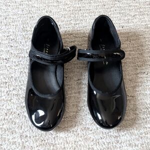 Black patent Maryjane tap shoes
